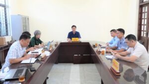 Toàn cảnh buổi làm việc dưới sự chủ trì của đồng chí Phùng Bá Nhân cùng sự tham gia của các ban ngành chức năng.