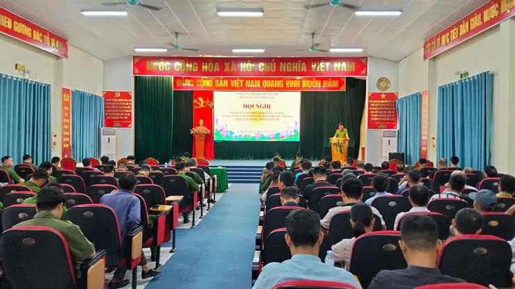 Quang cảnh hội nghị sơ kết 01 năm triển khai lực lượng tham gia bảo vệ an ninh, trật tự ở cơ sở tại xã An Khánh.