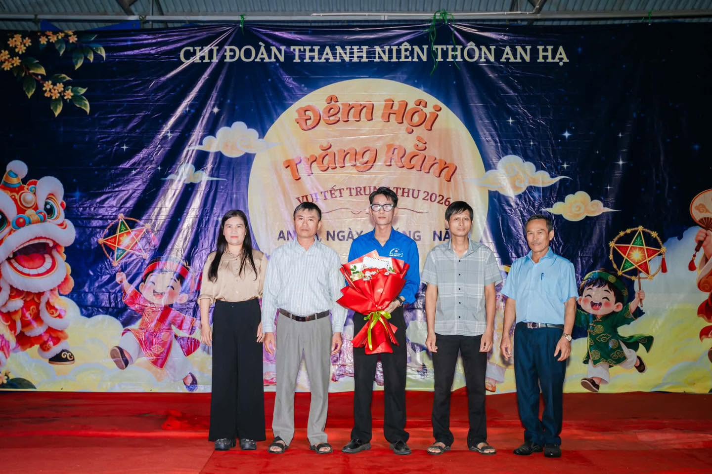 Sự gắn kết gia đình và cộng đồng được thể hiện rõ nét qua lăng kính của đêm hội Trung thu.