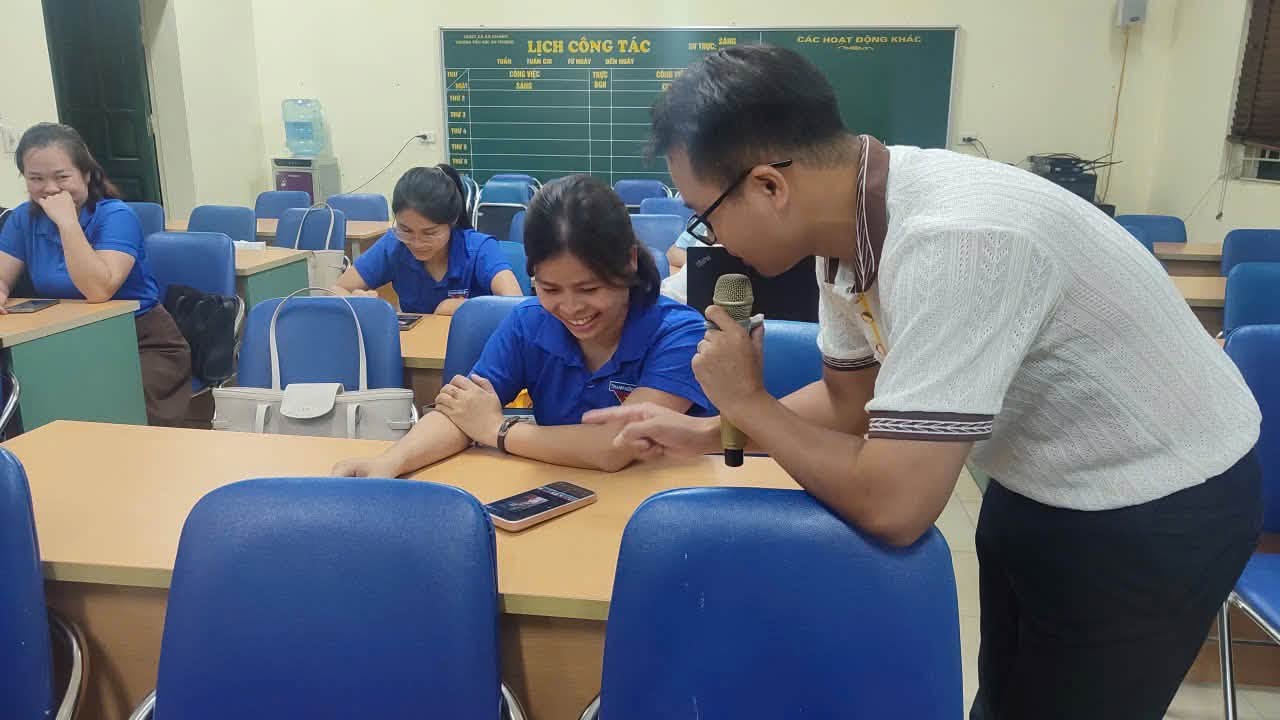 Hướng dẫn 1-1 giúp giáo viên tháo gỡ những bỡ ngỡ bước đầu khi sử dụng các công cụ chỉnh sửa video.