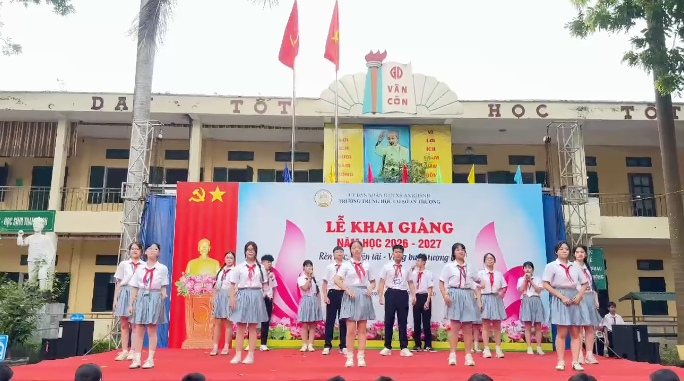 Đội hình đồng diễn đông đảo, đồng đều và tràn đầy sức trẻ của tập thể lớp 9B1.