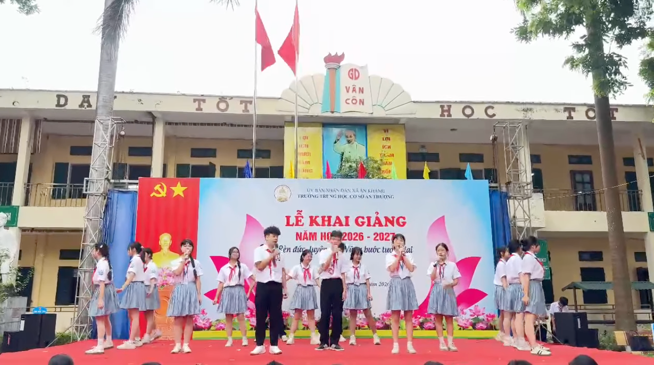 Khoảnh khắc thăng hoa trong từng động tác biểu diễn của học sinh phân hiệu Vân Côn.