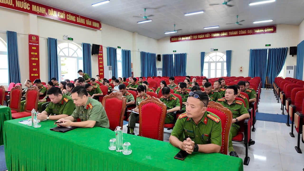Toàn thể lực lượng Công an xã An Khánh đồng thuận, quyết tâm hoàn thành xuất sắc nhiệm vụ giữ vững bình yên địa bàn.