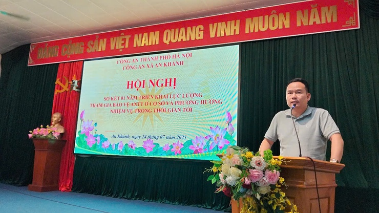 Đại diện lực lượng bảo vệ an ninh trật tự cơ sở trình bày tham luận, chia sẻ kinh nghiệm thực tiễn từ địa bàn.