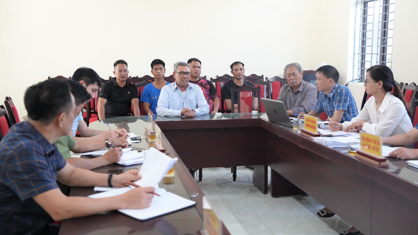 Đại diện các hộ dân trình bày những vướng mắc liên quan đến hồ sơ đất đai và giải phóng mặt bằng tại buổi tiếp công dân.
