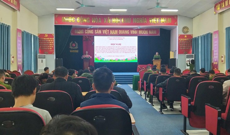 Toàn cảnh hội nghị triển khai kế hoạch cao điểm của Công an xã An Khánh.