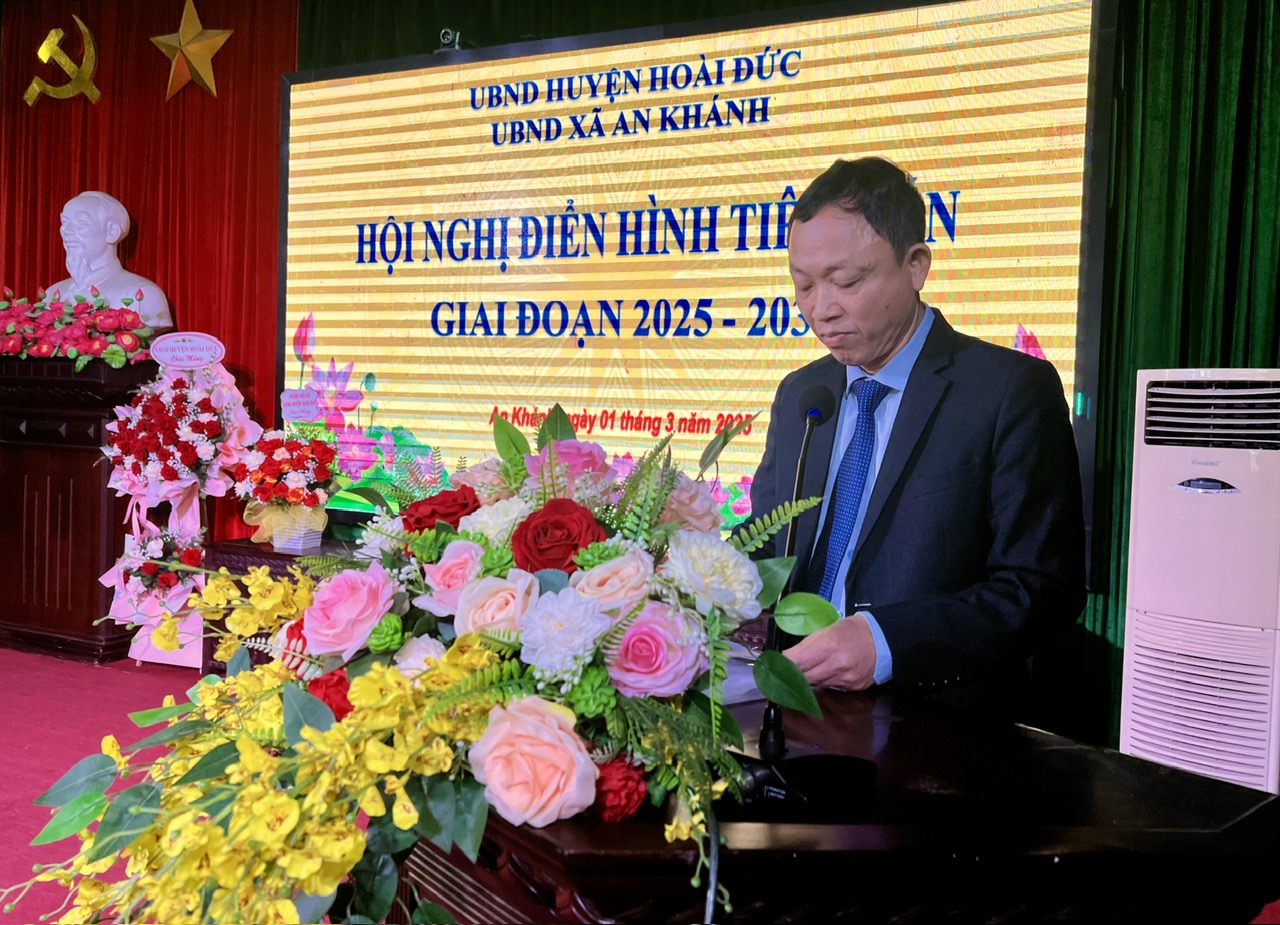 Đại biểu cơ sở trình bày tham luận, chia sẻ kinh nghiệm triển khai phong trào thi đua ở địa bàn dân cư.