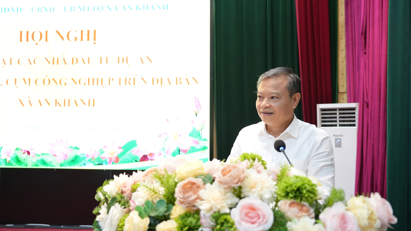 Đồng chí Hồ Trung Nghĩa - Phó Bí thư Đảng ủy, Chủ tịch UBND xã An Khánh phát biểu tại hội nghị.