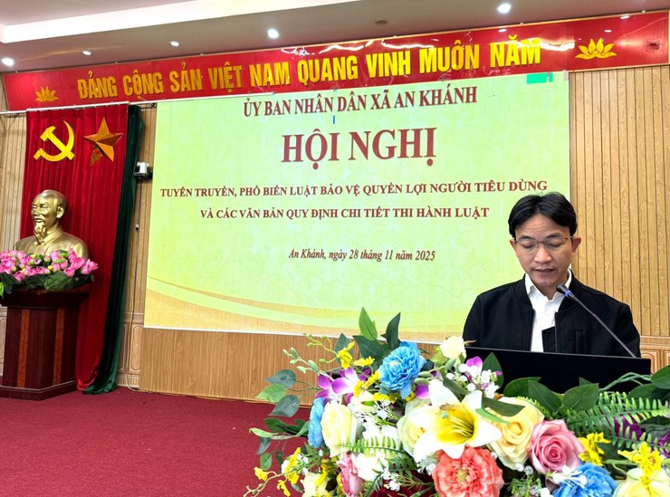 Đồng chí Nguyễn Văn Thịnh - Phó Trưởng phòng Kinh tế xã An Khánh phát biểu khai mạc hội nghị.