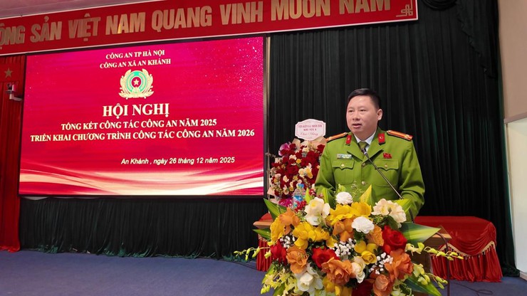 Đồng chí Trung tá Phùng Công Trường – UVBTV, Trưởng Công an xã An Khánh phát biểu khai mạc và định hướng nhiệm vụ.