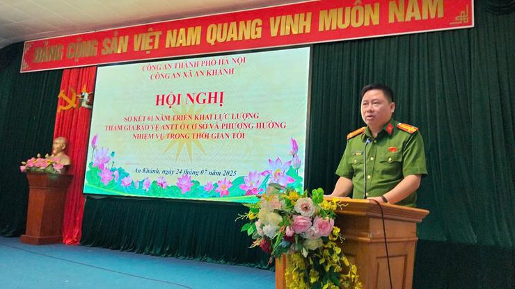 Đồng chí Trung tá Phùng Công Trường - Trưởng Công an xã An Khánh quán triệt phương hướng, nhiệm vụ trọng tâm thời gian tới.