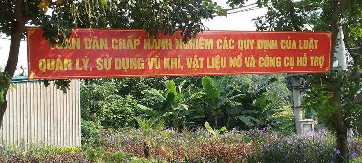 Hệ thống khẩu hiệu tuyên truyền được lắp đặt trực quan tại các điểm dân cư trọng điểm trên địa bàn xã An Khánh.