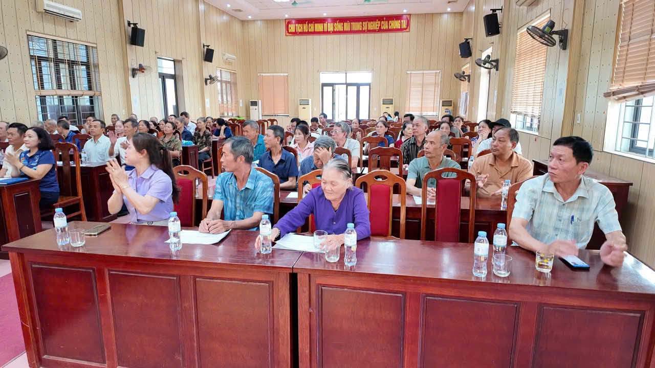 Không khí thảo luận cởi mở, trách nhiệm giữa các đại biểu dự hội nghị.