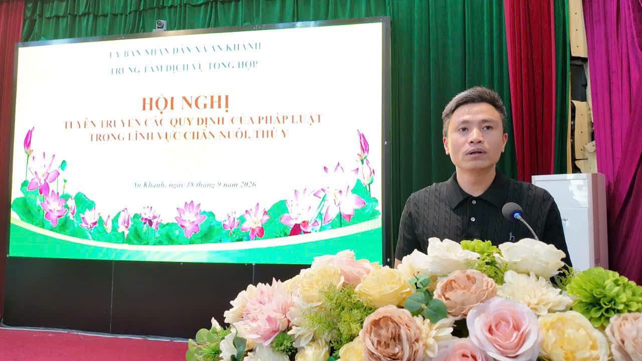 Đồng chí Tạ Công Hợp – Phó Giám đốc Trung tâm Dịch vụ tổng hợp xã An Khánh phát biểu khai mạc và định hướng nội dung tuyên truyền.