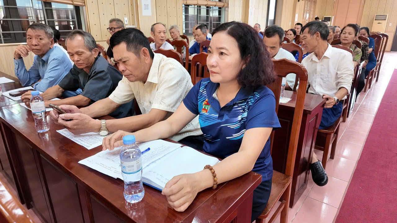 Sự chú ý cao độ của các cán bộ chi hội và người dân trong suốt thời gian diễn ra hội nghị.