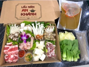 Set lẩu nấm mang về được bảo quản cẩn thận trong hộp giấy thân thiện với môi trường, chia ngăn vệ sinh.
