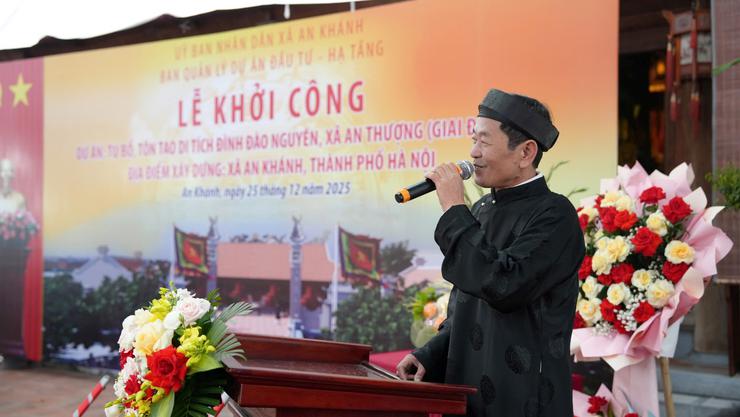 Ông Nguyễn Hữu Hinh - Đại diện Ban Quản lý di tích đình Đào Nguyên bày tỏ niềm phấn khởi của nhân dân địa phương.