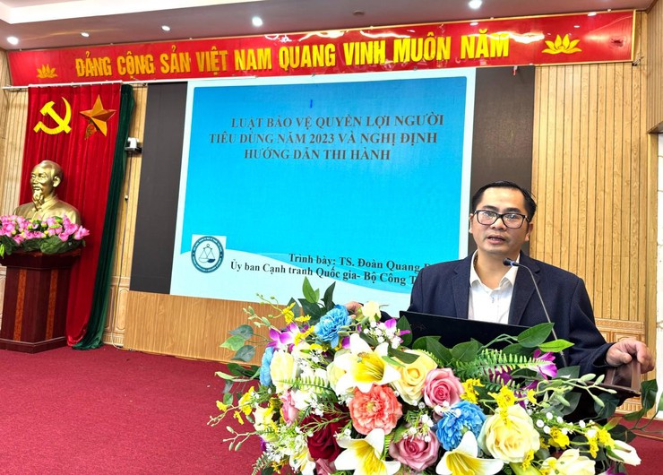 Tiến sĩ Đoàn Quang Đông phổ biến những điểm mới và các giải pháp thực thi Luật Bảo vệ quyền lợi người tiêu dùng 2023.
