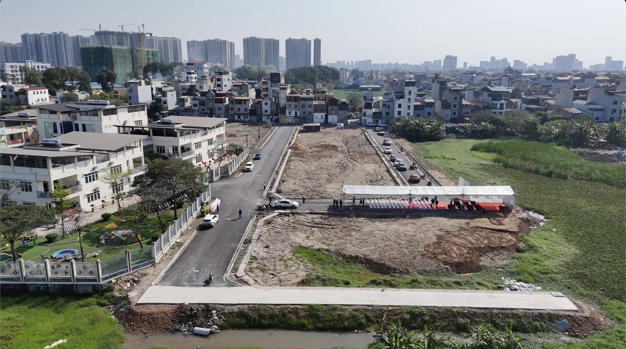 Không gian mặt bằng thông thoáng, hạ tầng hoàn thiện chuẩn bị cho công tác bàn giao đất thực địa cho người dân.