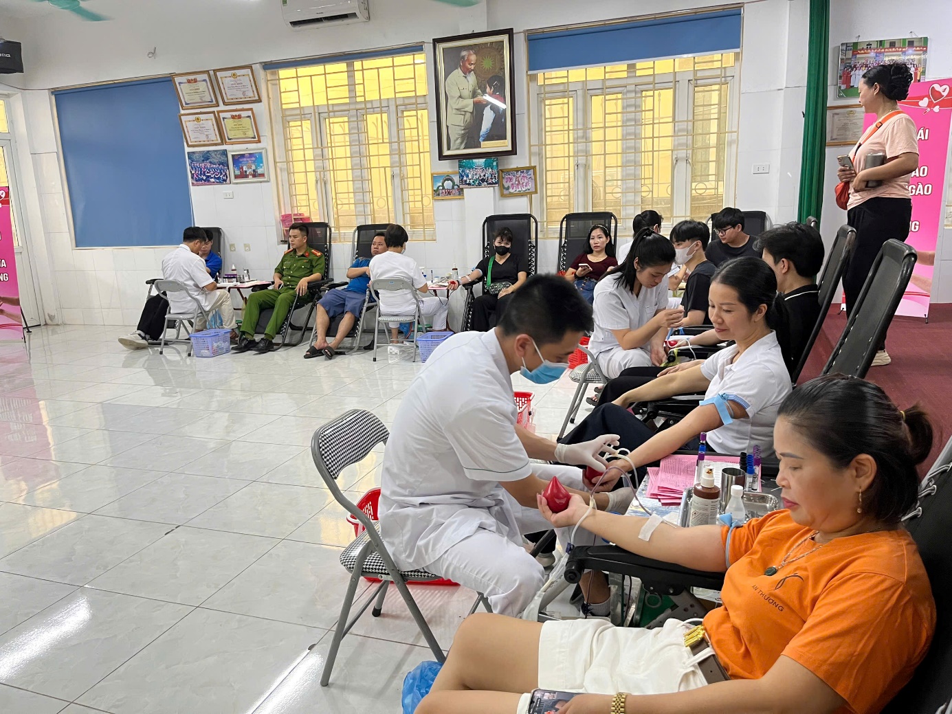 Phòng hiến máu luôn vận hành hết công suất để tiếp nhận nguồn máu quý giá.