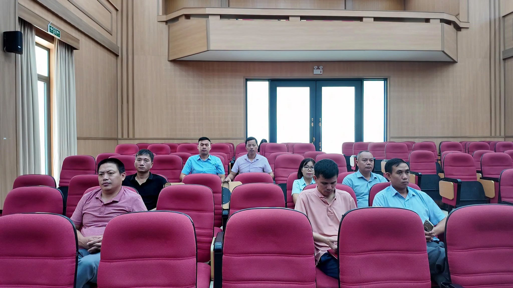 Sự tham gia nghiêm túc, đầy đủ của đội ngũ cán bộ cơ sở thể hiện quyết tâm triển khai hiệu quả Luật Việc làm năm 2025.