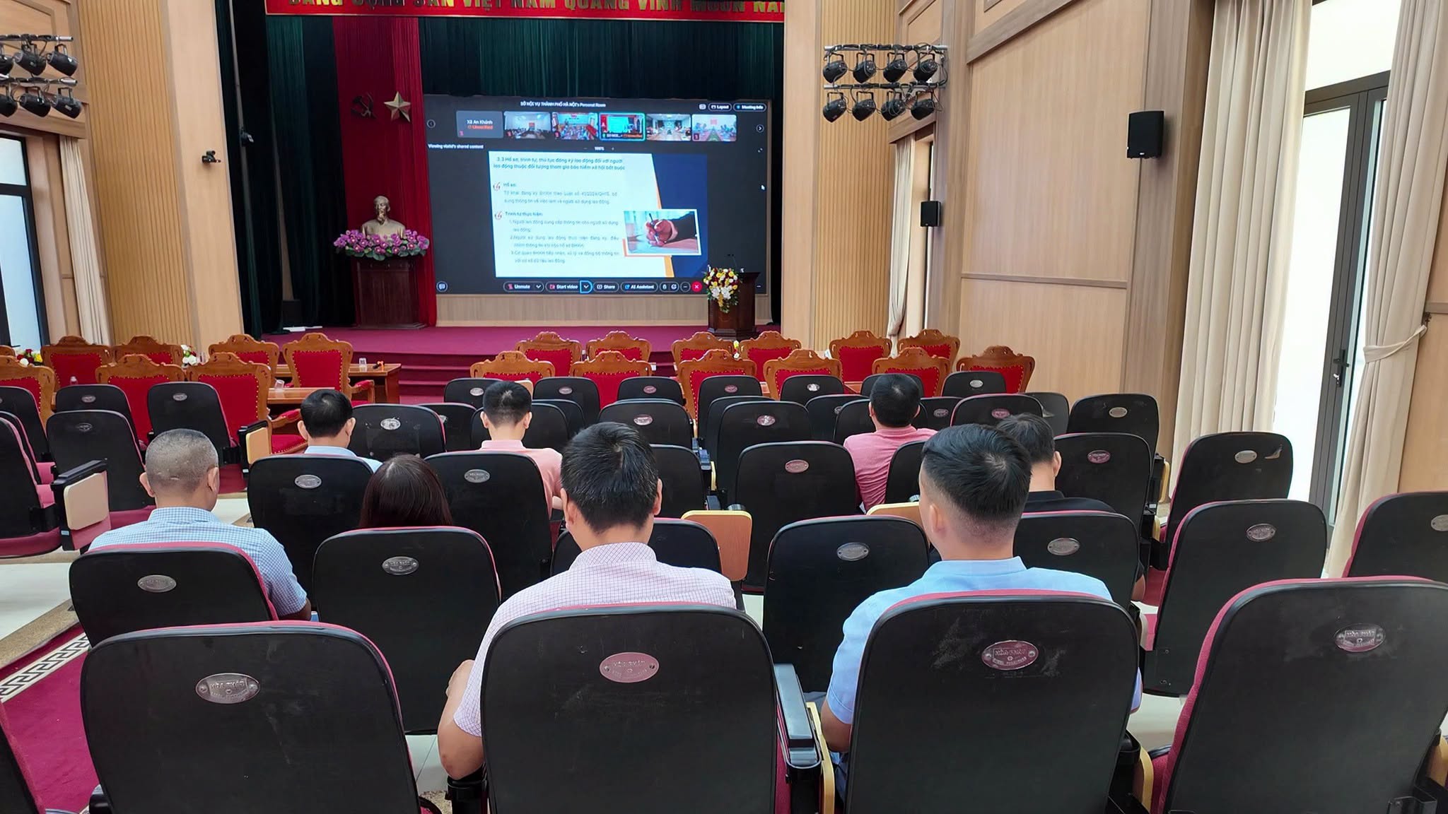 Sự nghiêm túc tiếp thu kiến thức của đội ngũ cán bộ, chuyên viên xã An Khánh.