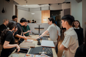 Không gian trưng bày mẫu vật liệu đa dạng tại TLI Hà Nội hỗ trợ tối đa cho công tác báo giá thực tế.
