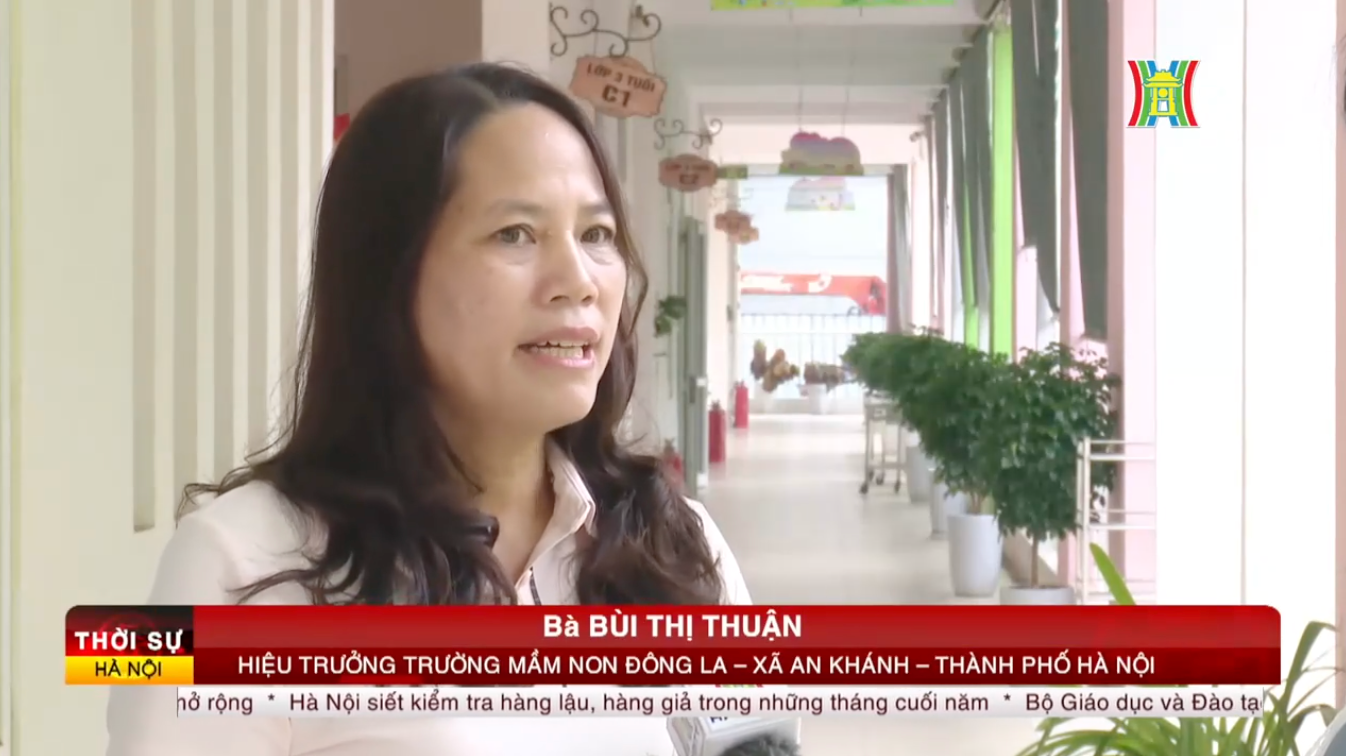 Bà Bùi Thị Thuận – Hiệu trưởng Trường Mầm non Đông La chia sẻ về quy trình giám sát bữa ăn của trẻ nhỏ.