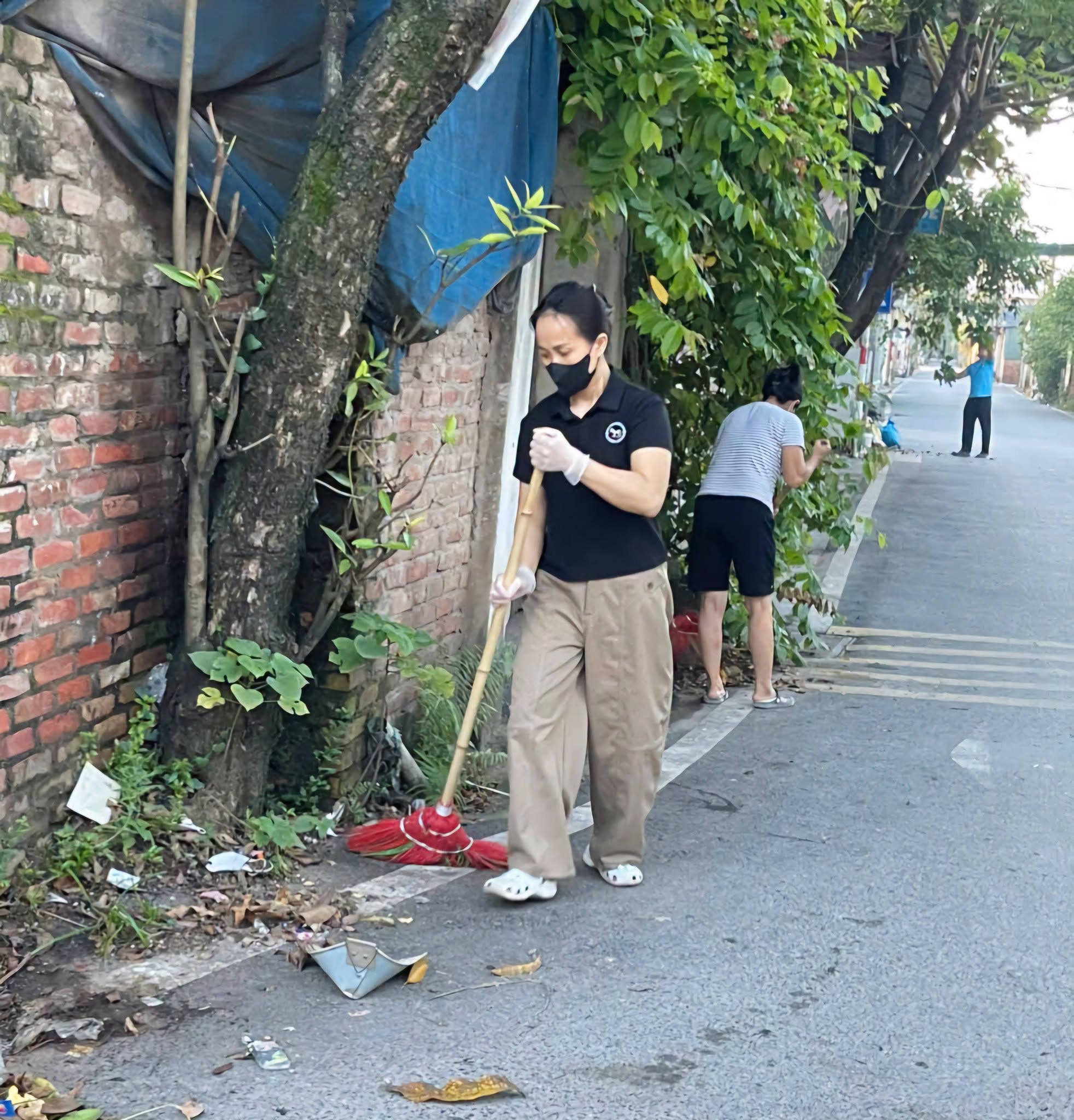 Mọi ngóc ngách, lề đường đều được quét dọn sạch sẽ