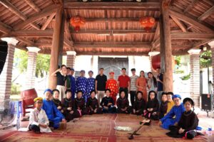 Toàn cảnh không gian diễn xướng linh thiêng, đậm chất hoài niệm bên trong khuôn viên Đình Ngãi Cầu.
