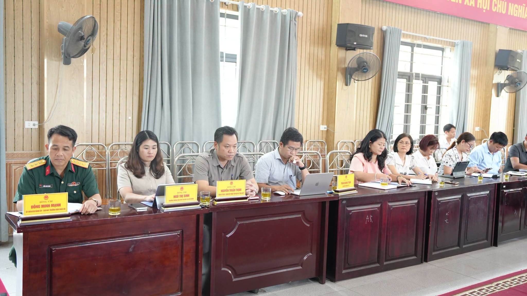 Tinh thần làm việc dân chủ, trách nhiệm, các vướng mắc của cơ sở đều được đại diện chính quyền xã giải đáp thỏa đáng.