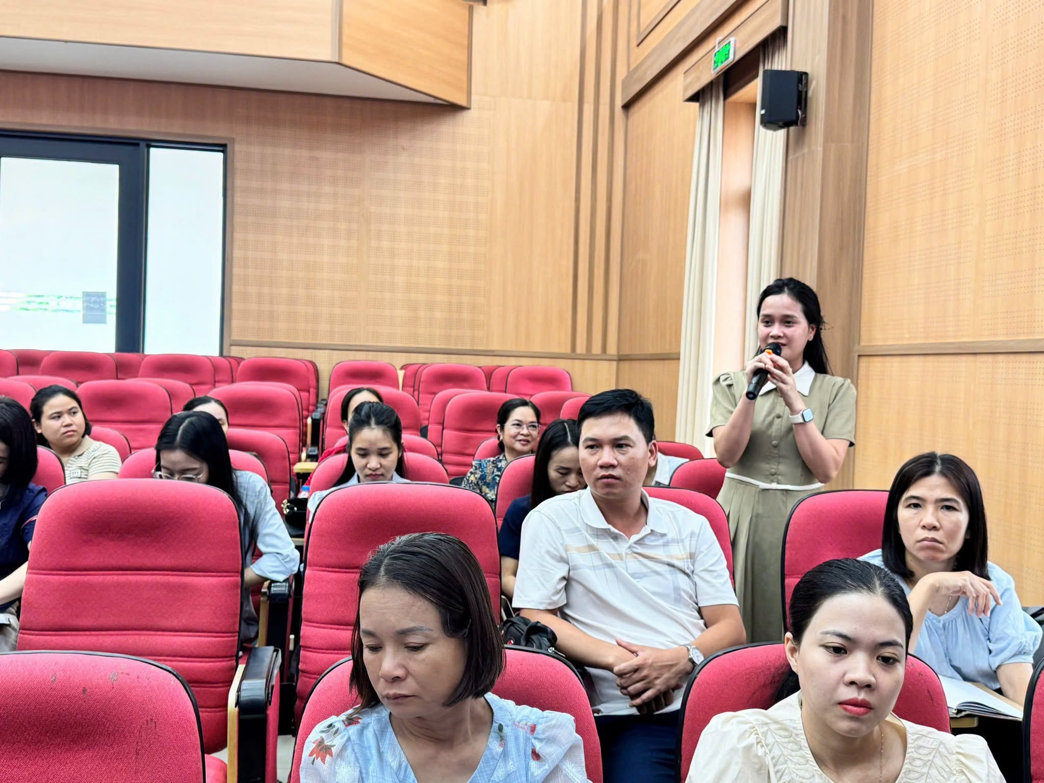 Các vướng mắc từ thực tế giảng dạy được đưa ra mổ xẻ chi tiết.