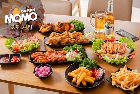 Không gian thưởng thức ẩm thực hấp dẫn với thực đơn phong phú tại Gà Rán MoMo An Khánh.