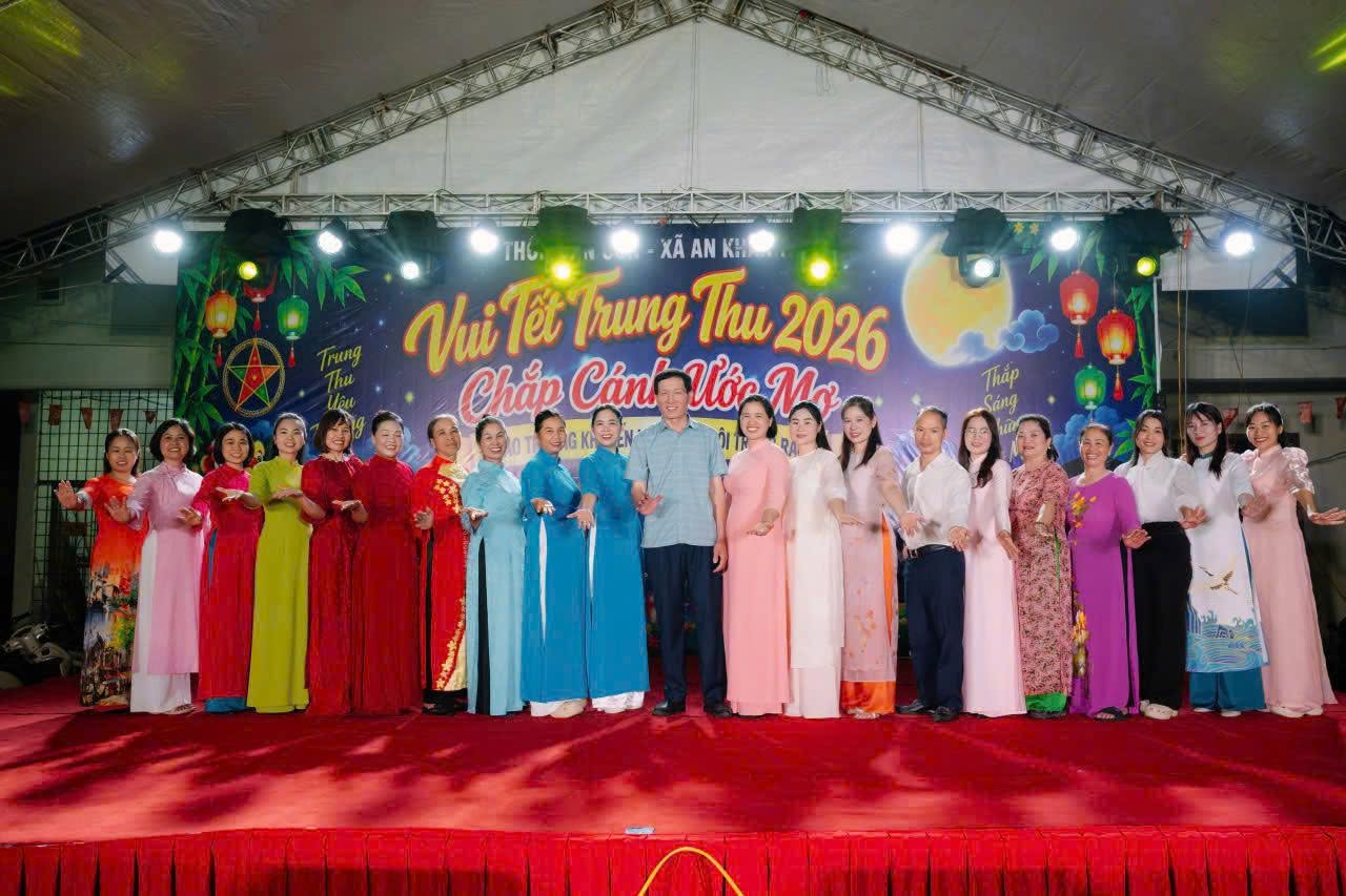 Khoảnh khắc trao thưởng đầy ý nghĩa, tiếp thêm niềm tin và sức mạnh cho chặng đường học tập phía trước của thế hệ trẻ.