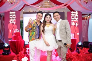 Ca sĩ Đàm Vĩnh Hưng có mặt tại Vĩnh Long để chúc phúc và hát mừng trong đám cưới của Hoài Lâm.