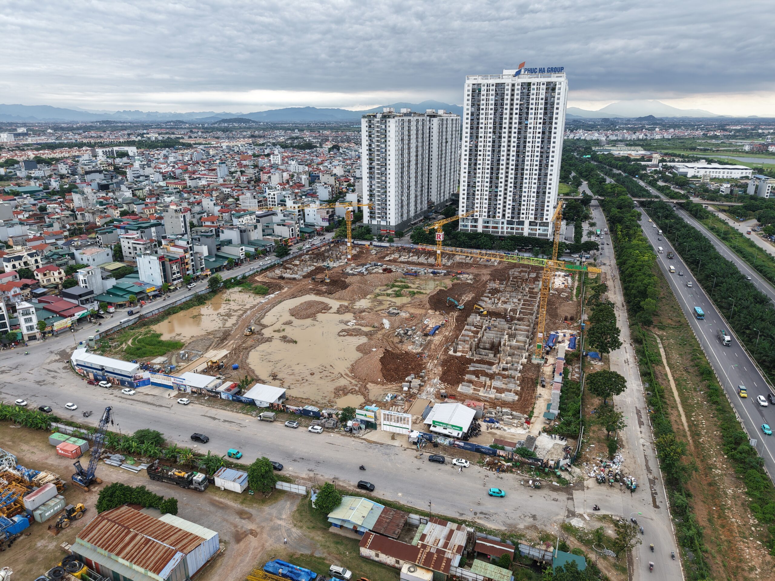 Diện tích quy hoạch rộng lớn của dự án nhìn từ trên cao, chuẩn bị cho sự vươn lên của 6 tòa tháp.