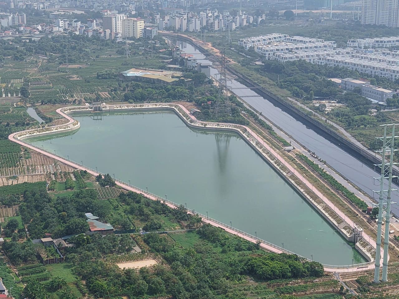 Chi tiết tuyến đường dạo bộ, bờ kè trắng và cửa phai điều tiết nước tại hồ Yên Nghĩa 2.