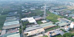 Hàng loạt nhà xưởng mái tôn mọc lên san sát, tiềm ẩn nhiều rủi ro về quy hoạch.