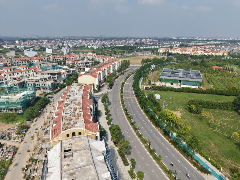 Khu vực xã An Khánh có tốc độ đô thị hóa nhanh và mật độ dân số ngày càng đông đúc.
