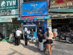 Quán Hồng Trà Ngô Gia An Khánh nằm tại khu đất dịch vụ Đồng Mới, ngay gần cổng chào Nam An Khánh.